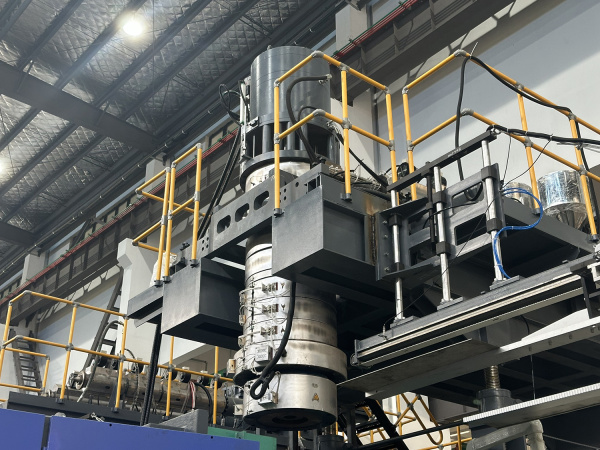 TDBS-2000A  экструзионно-выдувная машина